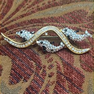 Vintage dolphin brooch